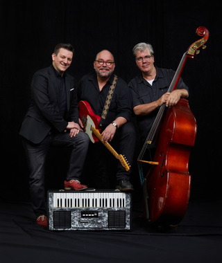 8 to the Bar | Trio